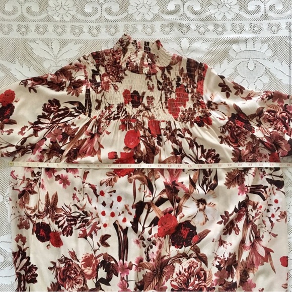 H&M loose oversized floral maxi dress with smocked neckline and cuffs size 4P - Picture 2 of 14